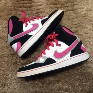 Nike Pink sneakers. size US 8/  European 39 or -  24.5cm
